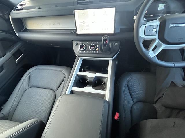 ディフェンダー １１０ＳＥ　Ｐ３００　認定中古車　１オーナ　ＭＥＲＩＤＩＡＮサラウンド　固定サイドステップ　エアサス　３６０カメラ　ワイヤレス充電　シートヒータ　２０ＡＷ　メモリ付パワーシート　純正ドラレコ　ＡＣＣ／ＬＫＡ／ＢＳＭ／ＲＴＭ（65枚目）