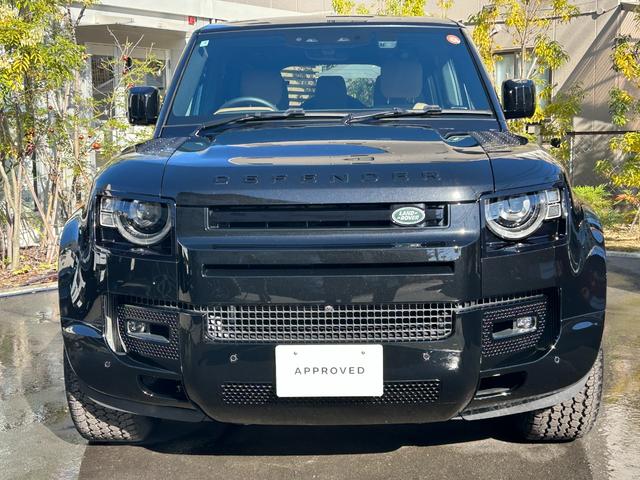 ディフェンダー 110X-ダイナミックHSE D350 認定中古車 7人乗 電動ステップ エアサス シートヒータ&クーラ(フロント)MERIDIAN スライディングパノラミックルーフ コールドクライメートパック ブラックパック 非接触充電 マッドフラップ(6枚目)