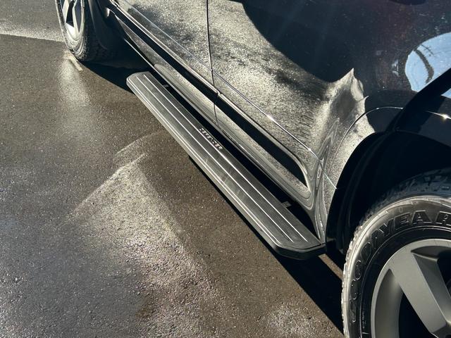 ディフェンダー 110X-ダイナミックHSE D350 認定中古車 7人乗 電動ステップ エアサス シートヒータ&クーラ(フロント)MERIDIAN スライディングパノラミックルーフ コールドクライメートパック ブラックパック 非接触充電 マッドフラップ(17枚目)