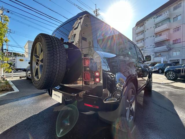 ディフェンダー 110X-ダイナミックHSE D350 認定中古車 7人乗 電動ステップ エアサス シートヒータ&クーラ(フロント)MERIDIAN スライディングパノラミックルーフ コールドクライメートパック ブラックパック 非接触充電 マッドフラップ(18枚目)