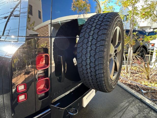 ディフェンダー 110X-ダイナミックHSE D350 認定中古車 7人乗 電動ステップ エアサス シートヒータ&クーラ(フロント)MERIDIAN スライディングパノラミックルーフ コールドクライメートパック ブラックパック 非接触充電 マッドフラップ(21枚目)