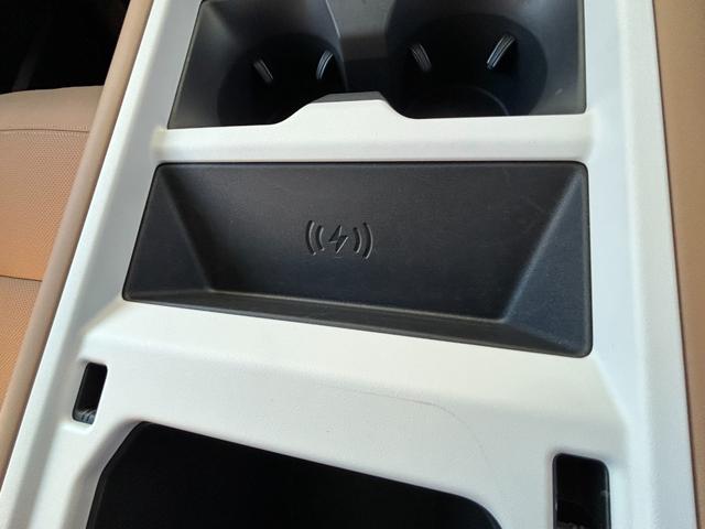 ディフェンダー 110X-ダイナミックHSE D350 認定中古車 7人乗 電動ステップ エアサス シートヒータ&クーラ(フロント)MERIDIAN スライディングパノラミックルーフ コールドクライメートパック ブラックパック 非接触充電 マッドフラップ(25枚目)