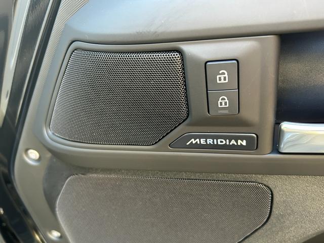 ディフェンダー 110X-ダイナミックHSE D350 認定中古車 7人乗 電動ステップ エアサス シートヒータ&クーラ(フロント)MERIDIAN スライディングパノラミックルーフ コールドクライメートパック ブラックパック 非接触充電 マッドフラップ(30枚目)