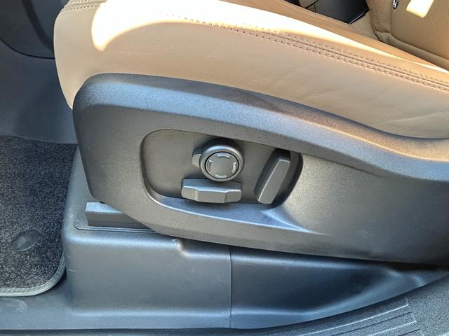 ディフェンダー 110X-ダイナミックHSE D350 認定中古車 7人乗 電動ステップ エアサス シートヒータ&クーラ(フロント)MERIDIAN スライディングパノラミックルーフ コールドクライメートパック ブラックパック 非接触充電 マッドフラップ(37枚目)