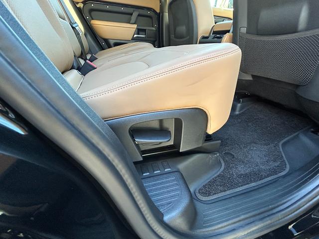 ディフェンダー 110X-ダイナミックHSE D350 認定中古車 7人乗 電動ステップ エアサス シートヒータ&クーラ(フロント)MERIDIAN スライディングパノラミックルーフ コールドクライメートパック ブラックパック 非接触充電 マッドフラップ(41枚目)