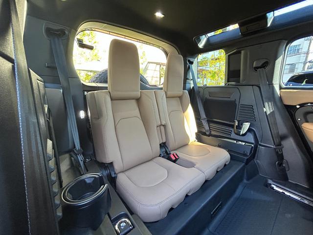 ディフェンダー 110X-ダイナミックHSE D350 認定中古車 7人乗 電動ステップ エアサス シートヒータ&クーラ(フロント)MERIDIAN スライディングパノラミックルーフ コールドクライメートパック ブラックパック 非接触充電 マッドフラップ(50枚目)