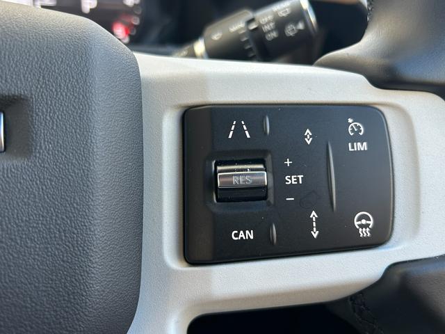 ディフェンダー 110X-ダイナミックHSE D350 認定中古車 7人乗 電動ステップ エアサス シートヒータ&クーラ(フロント)MERIDIAN スライディングパノラミックルーフ コールドクライメートパック ブラックパック 非接触充電 マッドフラップ(70枚目)