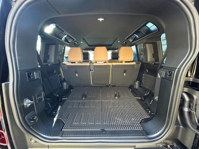 ディフェンダー 110X-ダイナミックHSE D350 認定中古車 7人乗 電動ステップ エアサス シートヒータ&クーラ(フロント)MERIDIAN スライディングパノラミックルーフ コールドクライメートパック ブラックパック 非接触充電 マッドフラップ(74枚目)