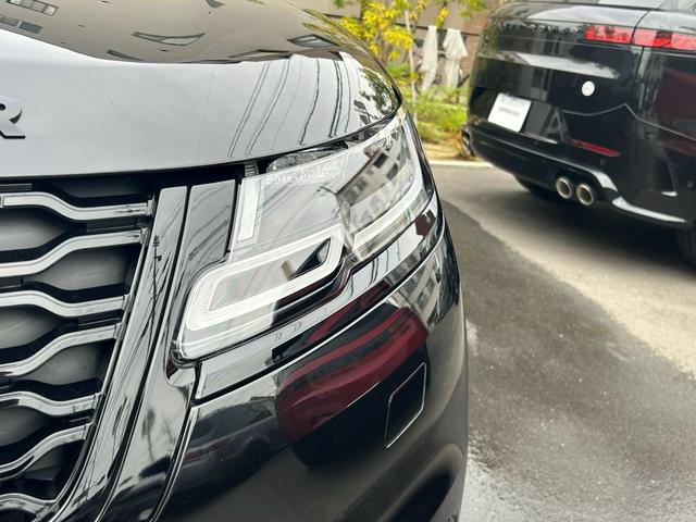 レンジローバーヴェラール Ｒ　ダイナミック　Ｓ　Ｐ２５０　認定中古車　エアサス　スライディングパノラミックルーフ　ＭＥＲＩＤＩＡＮ　シートヒータ（Ｆ）　コールドクライメートパック　パワーリアゲート　ブラックパック　２１ＡＷ　ＡＣＣ／ＬＫＡ／ＢＳＭ／ＲＴＭ（7枚目）