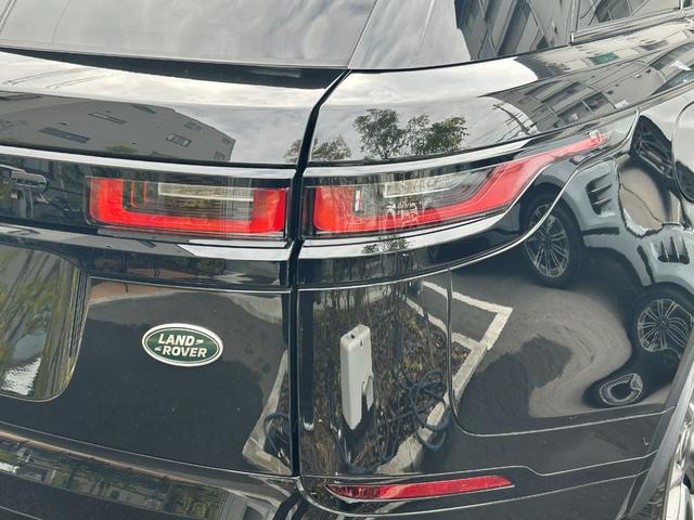 レンジローバーヴェラール Ｒ　ダイナミック　Ｓ　Ｐ２５０　認定中古車　エアサス　スライディングパノラミックルーフ　ＭＥＲＩＤＩＡＮ　シートヒータ（Ｆ）　コールドクライメートパック　パワーリアゲート　ブラックパック　２１ＡＷ　ＡＣＣ／ＬＫＡ／ＢＳＭ／ＲＴＭ（13枚目）