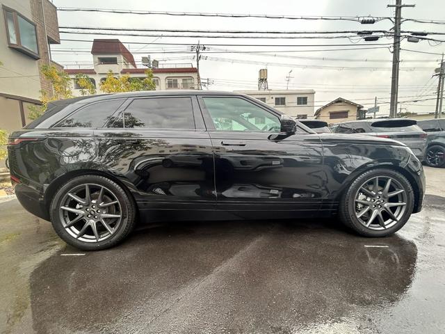 レンジローバーヴェラール Ｒ　ダイナミック　Ｓ　Ｐ２５０　認定中古車　エアサス　スライディングパノラミックルーフ　ＭＥＲＩＤＩＡＮ　シートヒータ（Ｆ）　コールドクライメートパック　パワーリアゲート　ブラックパック　２１ＡＷ　ＡＣＣ／ＬＫＡ／ＢＳＭ／ＲＴＭ（16枚目）