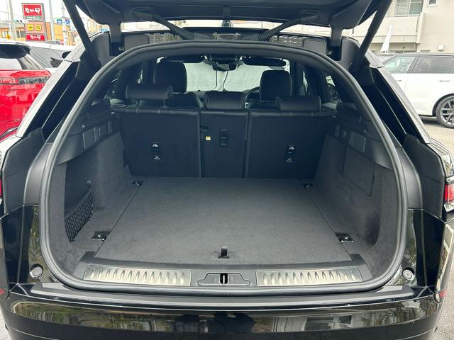 レンジローバーヴェラール Ｒ　ダイナミック　Ｓ　Ｐ２５０　認定中古車　エアサス　スライディングパノラミックルーフ　ＭＥＲＩＤＩＡＮ　シートヒータ（Ｆ）　コールドクライメートパック　パワーリアゲート　ブラックパック　２１ＡＷ　ＡＣＣ／ＬＫＡ／ＢＳＭ／ＲＴＭ（64枚目）