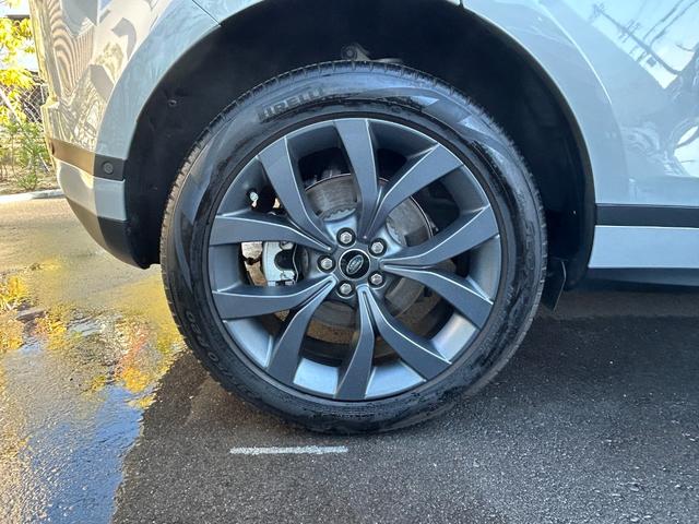 レンジローバーイヴォーク ブロンズコレクション　キュレーテッド　フォージャパン　認定中古車　パノラミックスライディングルーフ　コールドクライメートパック　デジタルインナーミラー　サラウンドカメラ　アルミペダルカバー　パワーテールゲート　純正ドラレコ　ワイヤレス充電　２０インチＡＷ（18枚目）