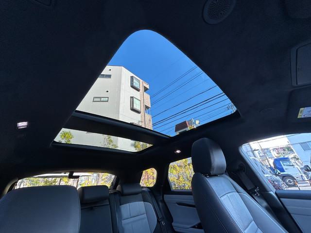 レンジローバーイヴォーク ブロンズコレクション　キュレーテッド　フォージャパン　認定中古車　パノラミックスライディングルーフ　コールドクライメートパック　デジタルインナーミラー　サラウンドカメラ　アルミペダルカバー　パワーテールゲート　純正ドラレコ　ワイヤレス充電　２０インチＡＷ（22枚目）