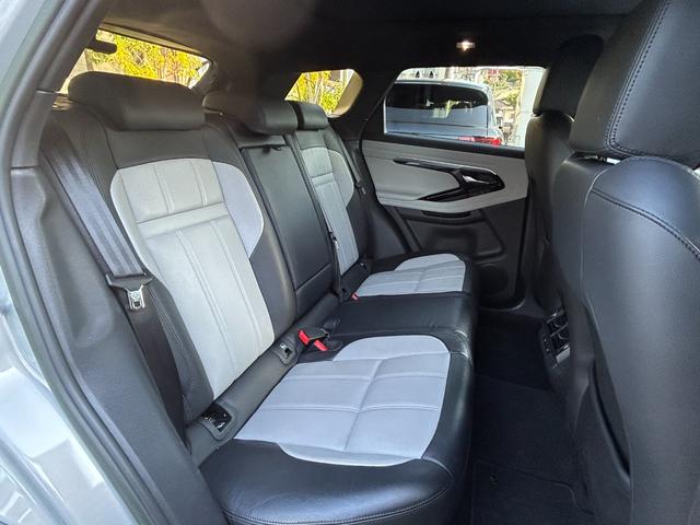 レンジローバーイヴォーク ブロンズコレクション　キュレーテッド　フォージャパン　認定中古車　パノラミックスライディングルーフ　コールドクライメートパック　デジタルインナーミラー　サラウンドカメラ　アルミペダルカバー　パワーテールゲート　純正ドラレコ　ワイヤレス充電　２０インチＡＷ（40枚目）