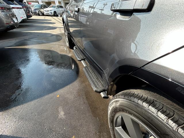 ディフェンダー 110X-ダイナミックHSE D300 認定中古車 1オーナー パノラミックスライディングルーフ サイドステップ ボンネットデカール MERIDIAN シートヒータ(F/R)&クーラ(F) 20AW 3ゾーンAC クラシックマッドガード(12枚目)