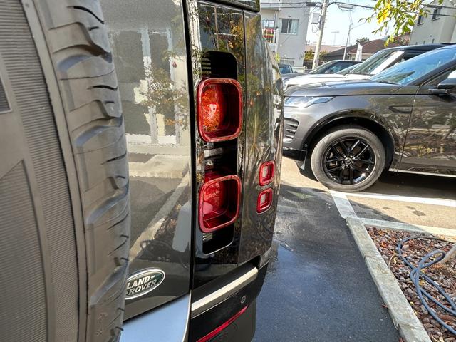 ディフェンダー 110X-ダイナミックHSE D300 認定中古車 1オーナー パノラミックスライディングルーフ サイドステップ ボンネットデカール MERIDIAN シートヒータ(F/R)&クーラ(F) 20AW 3ゾーンAC クラシックマッドガード(20枚目)