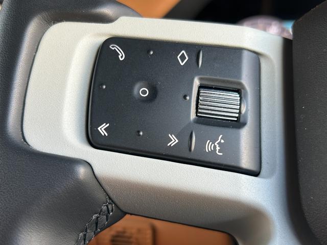 ディフェンダー 110X-ダイナミックHSE D300 認定中古車 1オーナー パノラミックスライディングルーフ サイドステップ ボンネットデカール MERIDIAN シートヒータ(F/R)&クーラ(F) 20AW 3ゾーンAC クラシックマッドガード(68枚目)