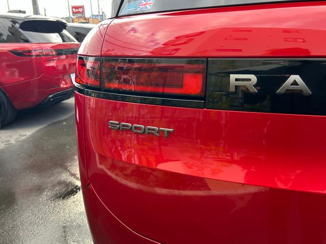 レンジローバースポーツ Ｓ　Ｄ３００　認定中古車　電動サイドステップ　パノラミックルーフ　ＭＥＲＩＤＩＡＮ　リアブラインド　デジタルインナーミラー　ハンドルヒータ　シートヒータ　エアクオリティ　パワーリアゲート　純正ドラレコ　２０ＡＷ（15枚目）