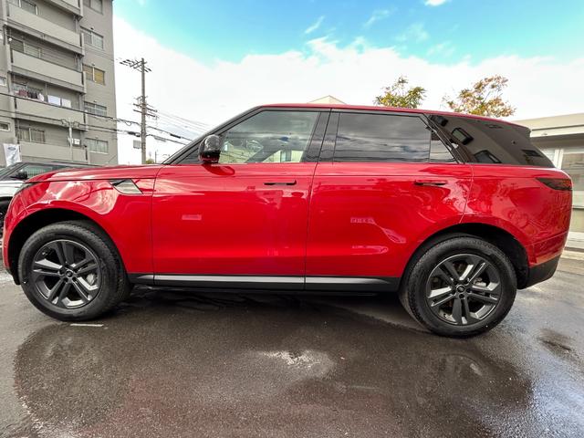 レンジローバースポーツ Ｓ　Ｄ３００　認定中古車　電動サイドステップ　パノラミックルーフ　ＭＥＲＩＤＩＡＮ　リアブラインド　デジタルインナーミラー　ハンドルヒータ　シートヒータ　エアクオリティ　パワーリアゲート　純正ドラレコ　２０ＡＷ（17枚目）