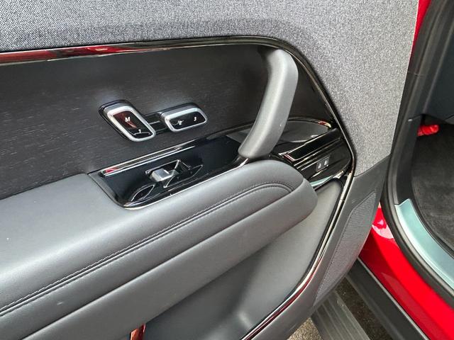 レンジローバースポーツ Ｓ　Ｄ３００　認定中古車　電動サイドステップ　パノラミックルーフ　ＭＥＲＩＤＩＡＮ　リアブラインド　デジタルインナーミラー　ハンドルヒータ　シートヒータ　エアクオリティ　パワーリアゲート　純正ドラレコ　２０ＡＷ（39枚目）