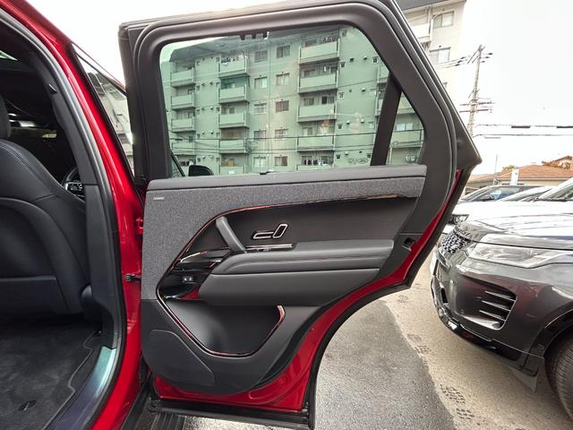 レンジローバースポーツ Ｓ　Ｄ３００　認定中古車　電動サイドステップ　パノラミックルーフ　ＭＥＲＩＤＩＡＮ　リアブラインド　デジタルインナーミラー　ハンドルヒータ　シートヒータ　エアクオリティ　パワーリアゲート　純正ドラレコ　２０ＡＷ（43枚目）