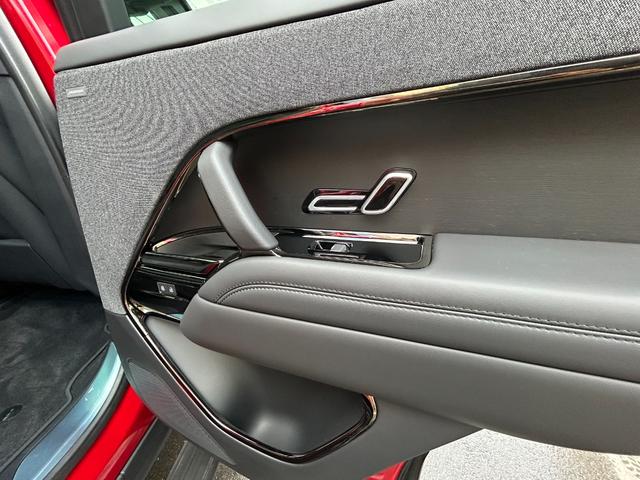 レンジローバースポーツ Ｓ　Ｄ３００　認定中古車　電動サイドステップ　パノラミックルーフ　ＭＥＲＩＤＩＡＮ　リアブラインド　デジタルインナーミラー　ハンドルヒータ　シートヒータ　エアクオリティ　パワーリアゲート　純正ドラレコ　２０ＡＷ（45枚目）