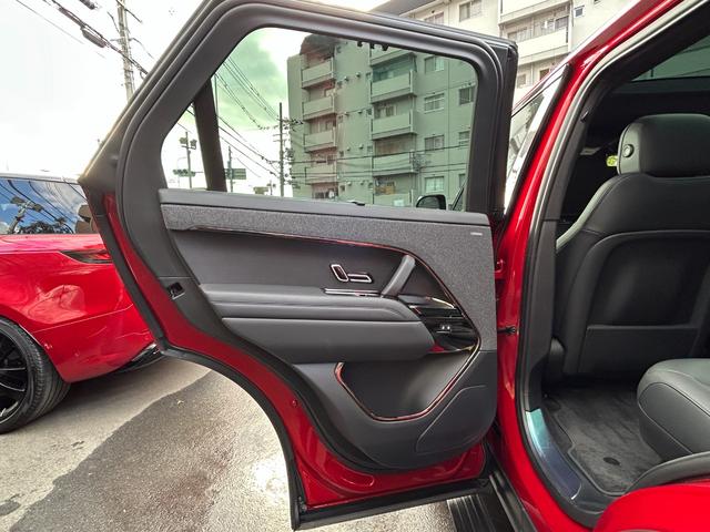 レンジローバースポーツ Ｓ　Ｄ３００　認定中古車　電動サイドステップ　パノラミックルーフ　ＭＥＲＩＤＩＡＮ　リアブラインド　デジタルインナーミラー　ハンドルヒータ　シートヒータ　エアクオリティ　パワーリアゲート　純正ドラレコ　２０ＡＷ（49枚目）