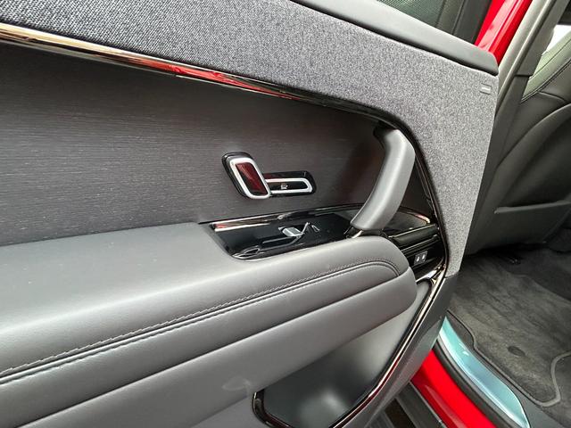 レンジローバースポーツ Ｓ　Ｄ３００　認定中古車　電動サイドステップ　パノラミックルーフ　ＭＥＲＩＤＩＡＮ　リアブラインド　デジタルインナーミラー　ハンドルヒータ　シートヒータ　エアクオリティ　パワーリアゲート　純正ドラレコ　２０ＡＷ（51枚目）