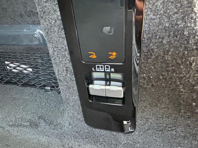 レンジローバースポーツ Ｓ　Ｄ３００　認定中古車　電動サイドステップ　パノラミックルーフ　ＭＥＲＩＤＩＡＮ　リアブラインド　デジタルインナーミラー　ハンドルヒータ　シートヒータ　エアクオリティ　パワーリアゲート　純正ドラレコ　２０ＡＷ（77枚目）