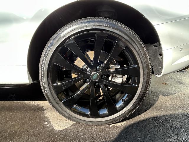 レンジローバースポーツ ダイナミックＳＥ　Ｄ３００　認定中古車　全席シートヒータ＆クーラ　ハンドルヒータ　パノラミックスライディングルーフ　電動ステップ　ＭＥＲＩＤＩＡＮ　ソフトドアクローズ　メモリ付パワーシート　純正ドラレコ　ワイヤレス充電　２３ＡＷ（23枚目）