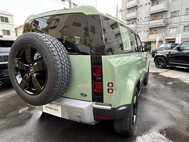 ディフェンダー １１０　７５ｔｈリミテッドエディション　認定中古車　エアサス　ファブリックルーフ　ＭＥＲＩＤＩＡＮ　コールドクライメートパック　コンソールクーラ　シートヒータ＆クーラ（Ｆ）シートヒータ（Ｒ）　アンビエントライト　サイドチューブ　非接触充電（11枚目）