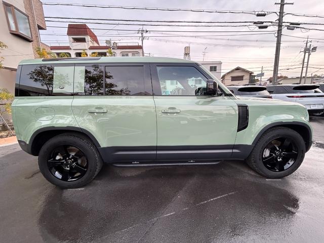 ディフェンダー １１０　７５ｔｈリミテッドエディション　認定中古車　エアサス　ファブリックルーフ　ＭＥＲＩＤＩＡＮ　コールドクライメートパック　コンソールクーラ　シートヒータ＆クーラ（Ｆ）シートヒータ（Ｒ）　アンビエントライト　サイドチューブ　非接触充電（15枚目）
