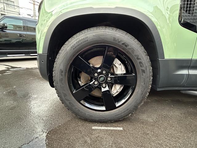 ディフェンダー １１０　７５ｔｈリミテッドエディション　認定中古車　エアサス　ファブリックルーフ　ＭＥＲＩＤＩＡＮ　コールドクライメートパック　コンソールクーラ　シートヒータ＆クーラ（Ｆ）シートヒータ（Ｒ）　アンビエントライト　サイドチューブ　非接触充電（19枚目）