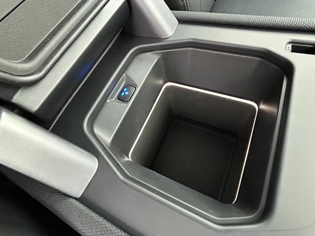 ディフェンダー １１０　７５ｔｈリミテッドエディション　認定中古車　エアサス　ファブリックルーフ　ＭＥＲＩＤＩＡＮ　コールドクライメートパック　コンソールクーラ　シートヒータ＆クーラ（Ｆ）シートヒータ（Ｒ）　アンビエントライト　サイドチューブ　非接触充電（23枚目）