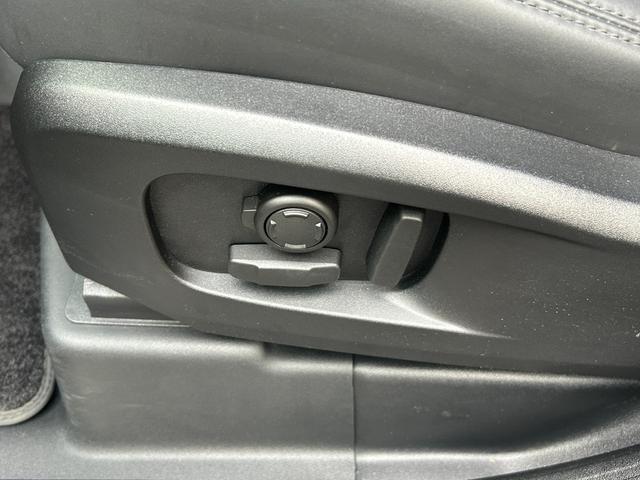 ディフェンダー １１０　７５ｔｈリミテッドエディション　認定中古車　エアサス　ファブリックルーフ　ＭＥＲＩＤＩＡＮ　コールドクライメートパック　コンソールクーラ　シートヒータ＆クーラ（Ｆ）シートヒータ（Ｒ）　アンビエントライト　サイドチューブ　非接触充電（33枚目）