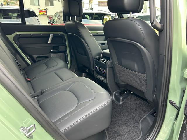 ディフェンダー １１０　７５ｔｈリミテッドエディション　認定中古車　エアサス　ファブリックルーフ　ＭＥＲＩＤＩＡＮ　コールドクライメートパック　コンソールクーラ　シートヒータ＆クーラ（Ｆ）シートヒータ（Ｒ）　アンビエントライト　サイドチューブ　非接触充電（37枚目）
