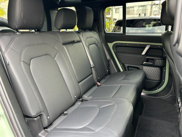 ディフェンダー １１０　７５ｔｈリミテッドエディション　認定中古車　エアサス　ファブリックルーフ　ＭＥＲＩＤＩＡＮ　コールドクライメートパック　コンソールクーラ　シートヒータ＆クーラ（Ｆ）シートヒータ（Ｒ）　アンビエントライト　サイドチューブ　非接触充電（38枚目）