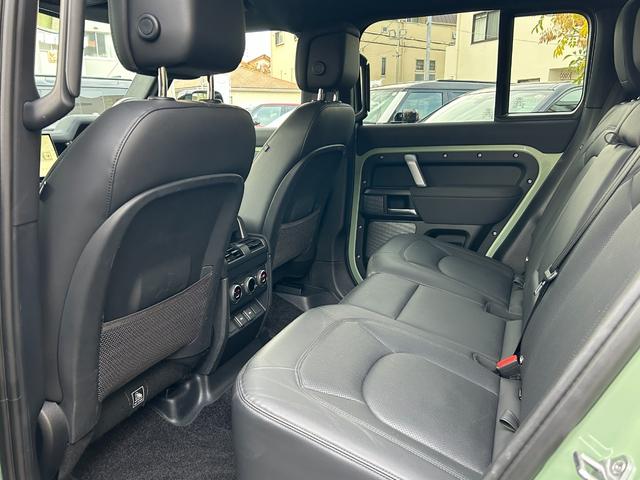 ディフェンダー １１０　７５ｔｈリミテッドエディション　認定中古車　エアサス　ファブリックルーフ　ＭＥＲＩＤＩＡＮ　コールドクライメートパック　コンソールクーラ　シートヒータ＆クーラ（Ｆ）シートヒータ（Ｒ）　アンビエントライト　サイドチューブ　非接触充電（40枚目）