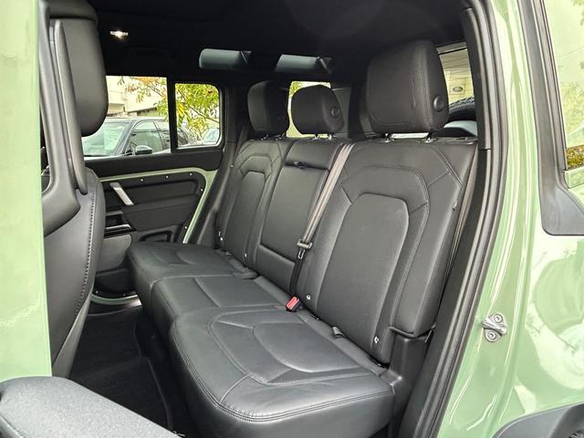 ディフェンダー １１０　７５ｔｈリミテッドエディション　認定中古車　エアサス　ファブリックルーフ　ＭＥＲＩＤＩＡＮ　コールドクライメートパック　コンソールクーラ　シートヒータ＆クーラ（Ｆ）シートヒータ（Ｒ）　アンビエントライト　サイドチューブ　非接触充電（41枚目）