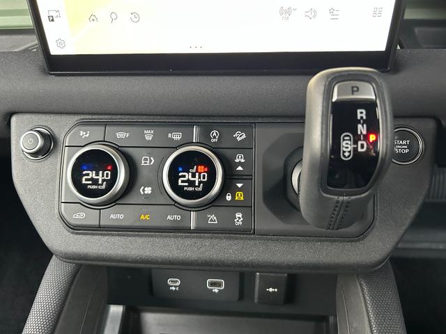 ディフェンダー １１０　７５ｔｈリミテッドエディション　認定中古車　エアサス　ファブリックルーフ　ＭＥＲＩＤＩＡＮ　コールドクライメートパック　コンソールクーラ　シートヒータ＆クーラ（Ｆ）シートヒータ（Ｒ）　アンビエントライト　サイドチューブ　非接触充電（57枚目）
