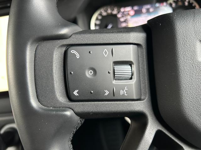 ディフェンダー １１０　７５ｔｈリミテッドエディション　認定中古車　エアサス　ファブリックルーフ　ＭＥＲＩＤＩＡＮ　コールドクライメートパック　コンソールクーラ　シートヒータ＆クーラ（Ｆ）シートヒータ（Ｒ）　アンビエントライト　サイドチューブ　非接触充電（58枚目）