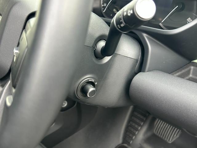 ディフェンダー １１０　７５ｔｈリミテッドエディション　認定中古車　エアサス　ファブリックルーフ　ＭＥＲＩＤＩＡＮ　コールドクライメートパック　コンソールクーラ　シートヒータ＆クーラ（Ｆ）シートヒータ（Ｒ）　アンビエントライト　サイドチューブ　非接触充電（60枚目）