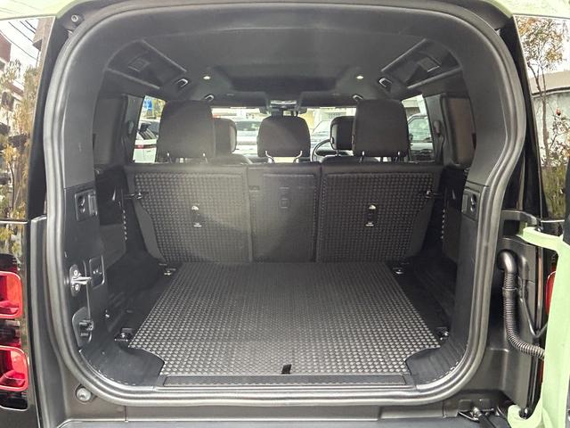 ディフェンダー １１０　７５ｔｈリミテッドエディション　認定中古車　エアサス　ファブリックルーフ　ＭＥＲＩＤＩＡＮ　コールドクライメートパック　コンソールクーラ　シートヒータ＆クーラ（Ｆ）シートヒータ（Ｒ）　アンビエントライト　サイドチューブ　非接触充電（61枚目）