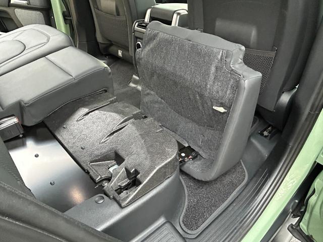 ディフェンダー １１０　７５ｔｈリミテッドエディション　認定中古車　エアサス　ファブリックルーフ　ＭＥＲＩＤＩＡＮ　コールドクライメートパック　コンソールクーラ　シートヒータ＆クーラ（Ｆ）シートヒータ（Ｒ）　アンビエントライト　サイドチューブ　非接触充電（65枚目）