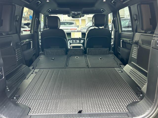 ディフェンダー １１０　７５ｔｈリミテッドエディション　認定中古車　エアサス　ファブリックルーフ　ＭＥＲＩＤＩＡＮ　コールドクライメートパック　コンソールクーラ　シートヒータ＆クーラ（Ｆ）シートヒータ（Ｒ）　アンビエントライト　サイドチューブ　非接触充電（68枚目）