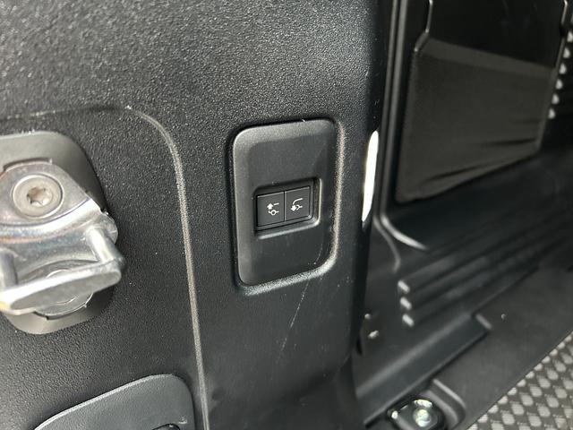 ディフェンダー １１０　７５ｔｈリミテッドエディション　認定中古車　エアサス　ファブリックルーフ　ＭＥＲＩＤＩＡＮ　コールドクライメートパック　コンソールクーラ　シートヒータ＆クーラ（Ｆ）シートヒータ（Ｒ）　アンビエントライト　サイドチューブ　非接触充電（70枚目）