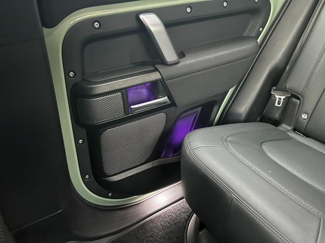 ディフェンダー １１０　７５ｔｈリミテッドエディション　認定中古車　エアサス　ファブリックルーフ　ＭＥＲＩＤＩＡＮ　コールドクライメートパック　コンソールクーラ　シートヒータ＆クーラ（Ｆ）シートヒータ（Ｒ）　アンビエントライト　サイドチューブ　非接触充電（75枚目）