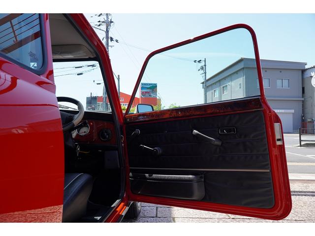 MINI 4MT・ワンオーナー車・フルオリジナル・コンビハンドル・ウッドパネル・ブラックレザーシート・禁煙車・最終モデル・12インチアルミホイール・エアコン・保証付き・ディーラー車・運転席エアバッグ(7枚目)