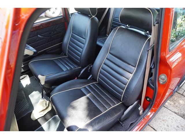 MINI 4MT・ワンオーナー車・フルオリジナル・コンビハンドル・ウッドパネル・ブラックレザーシート・禁煙車・最終モデル・12インチアルミホイール・エアコン・保証付き・ディーラー車・運転席エアバッグ(10枚目)